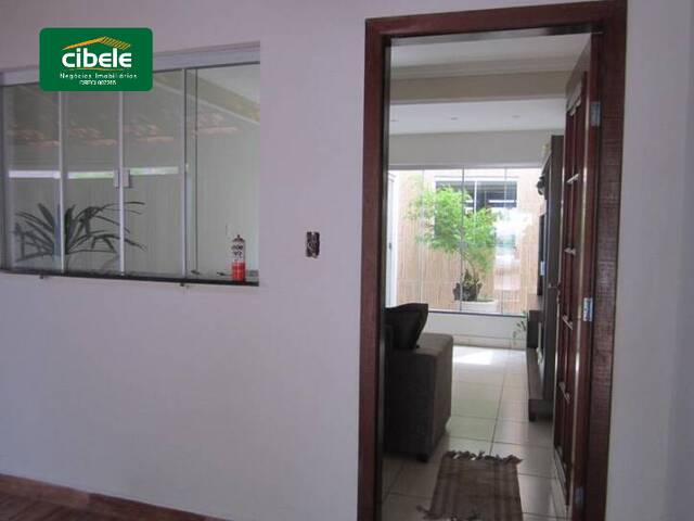 Casa para Venda em Araguari - 3