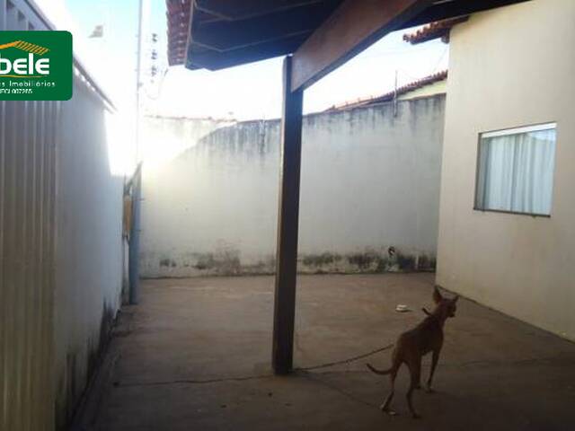 Casa para Venda em Araguari - 3