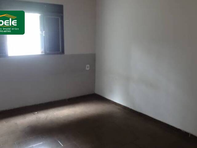 Casa para Venda em Araguari - 3