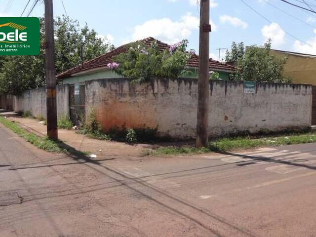 Casa para Venda em Araguari - 3