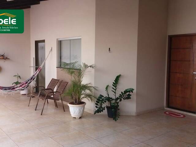 Casa para Venda em Araguari - 3