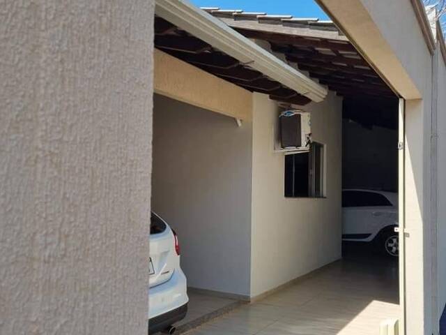 Casa para Venda em Araguari - 3