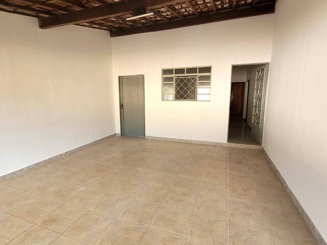 Casa para Venda em Araguari - 3