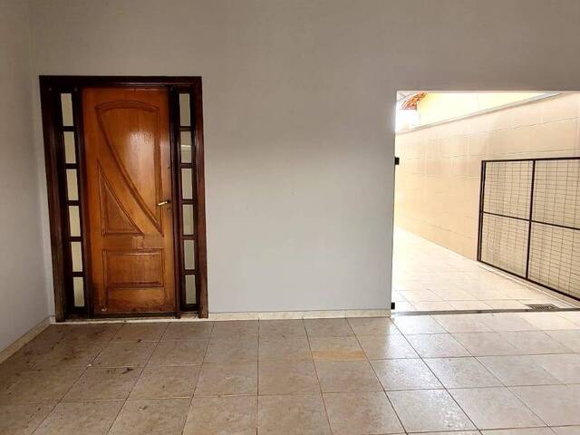 Casa para Venda em Araguari - 3