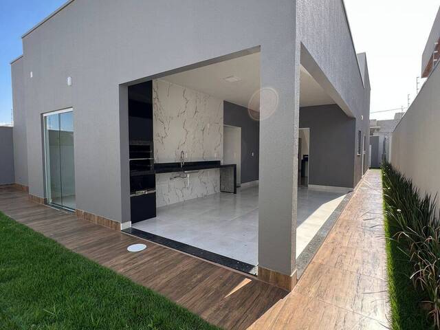 Casa para Venda em Araguari - 1