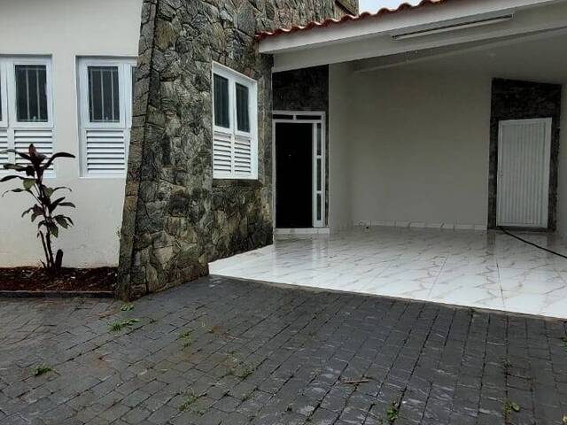 #VD 22181 - Casa para Venda em Araguari - MG - 1