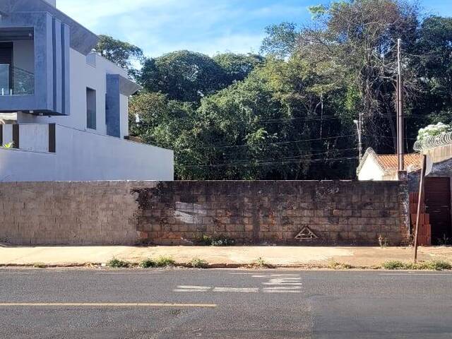#VD 22224 - Terreno para Venda em Araguari - MG - 1