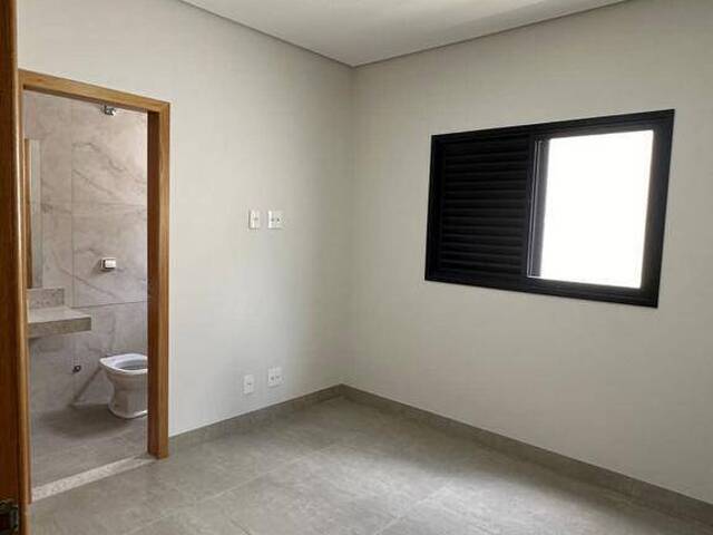 Casa para Venda em Uberlândia - 4