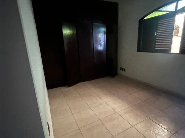 Sobrado para Venda em Araguari - 4