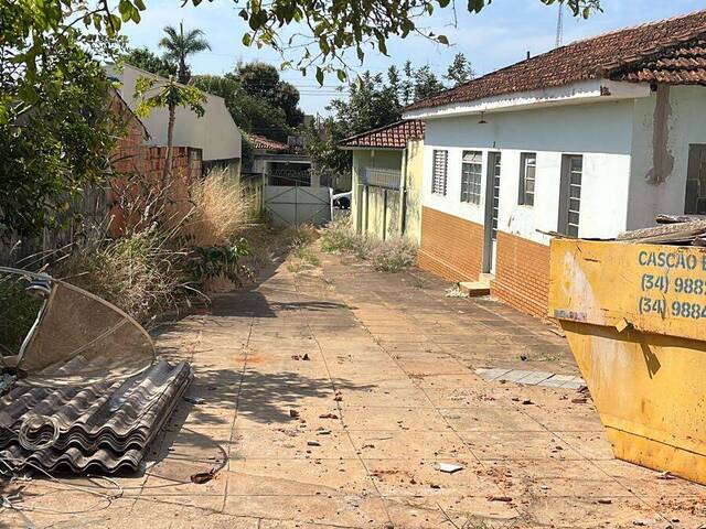 #VD 22413 - Terreno para Venda em Araguari - MG - 2